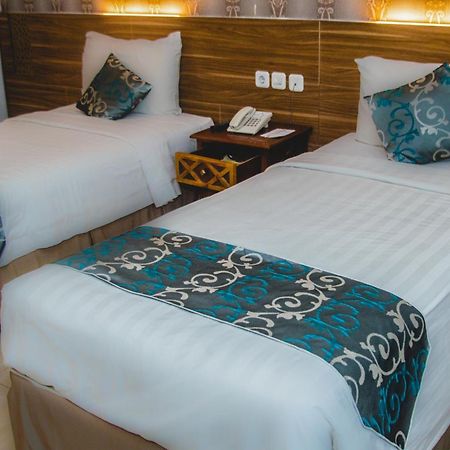Grand Amira Hotel Solo, Azana Hotels Collection Экстерьер фото