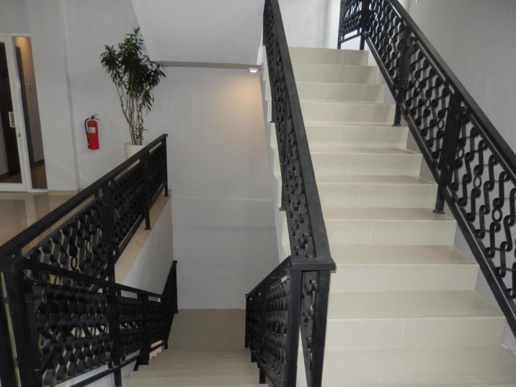 Grand Amira Hotel Solo, Azana Hotels Collection Экстерьер фото