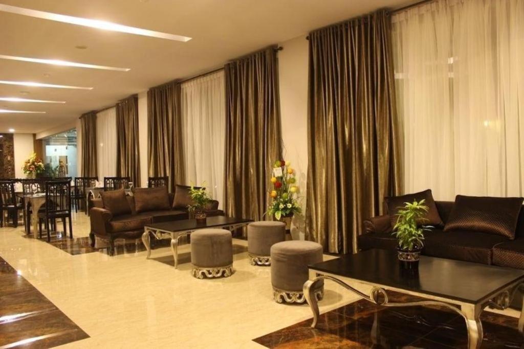 Grand Amira Hotel Solo, Azana Hotels Collection Экстерьер фото
