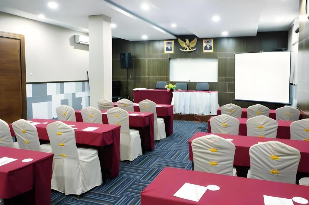 Grand Amira Hotel Solo, Azana Hotels Collection Экстерьер фото