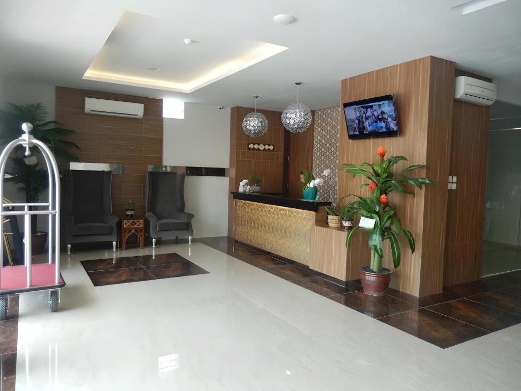 Grand Amira Hotel Solo, Azana Hotels Collection Экстерьер фото