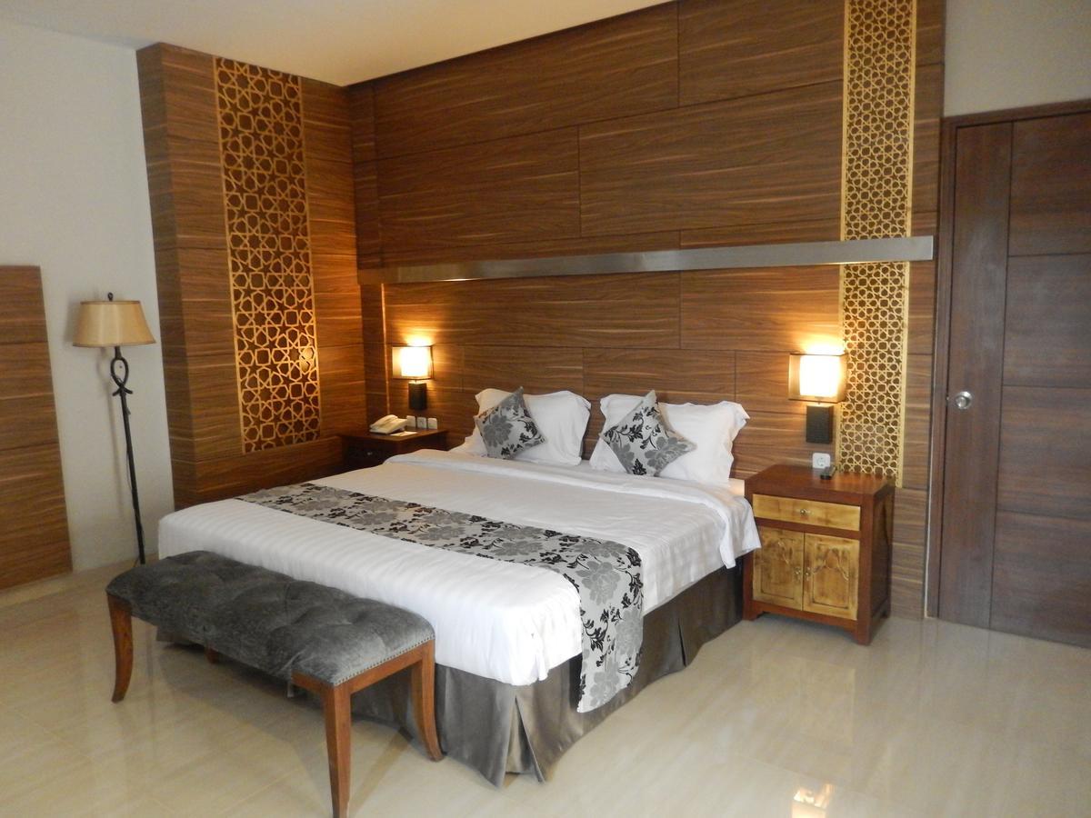 Grand Amira Hotel Surakarta  Экстерьер фото