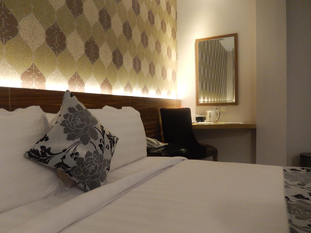 Grand Amira Hotel Solo, Azana Hotels Collection Экстерьер фото