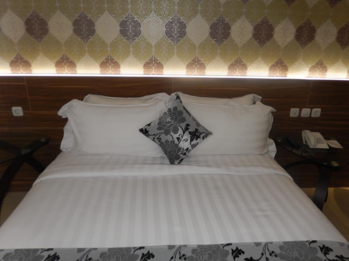 Grand Amira Hotel Solo, Azana Hotels Collection Экстерьер фото
