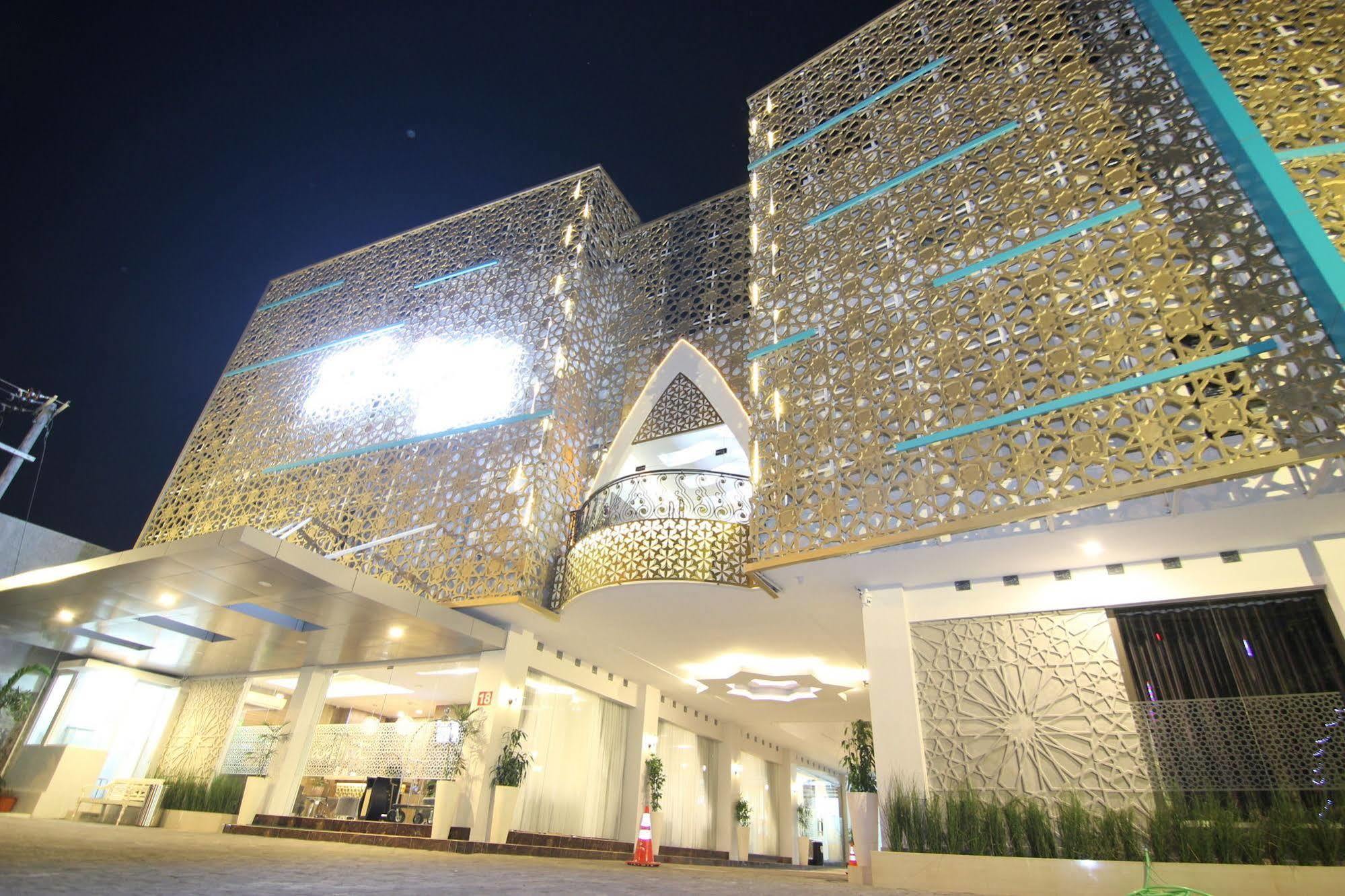 Grand Amira Hotel Solo, Azana Hotels Collection Экстерьер фото